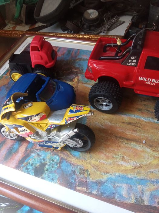 Três jeep e mota Racing! Brinquedos!