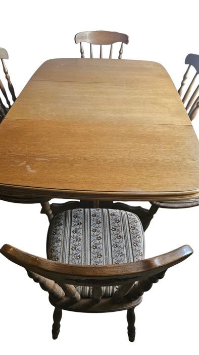 Stół dębowy rozsuwany z  6 krzesłami, styl kolonialny