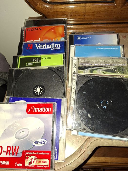 Caixas de Cds usadas