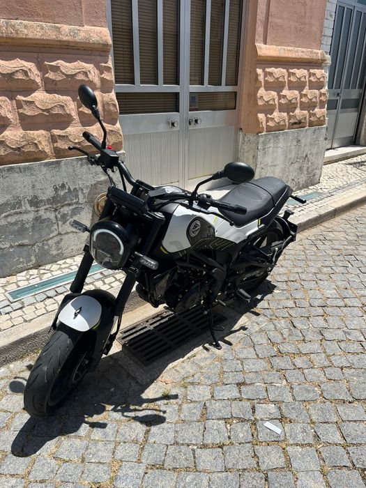 Benelli Leoncino 125