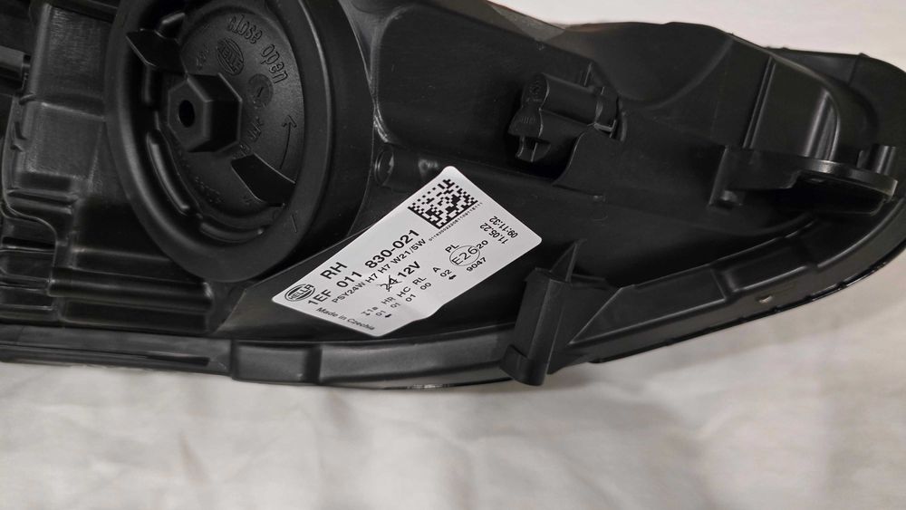 HELLA Farol principal Opel Corsa E