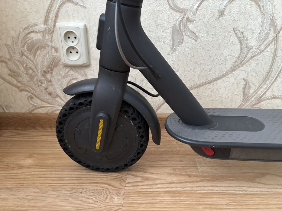 Електросамокат Xiaomi Electric Scooter Essential