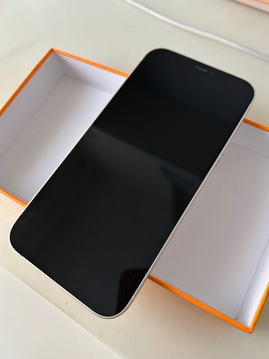 Iphone 12 128GB bom estado geral, vidro traseiro partido+capa incluída