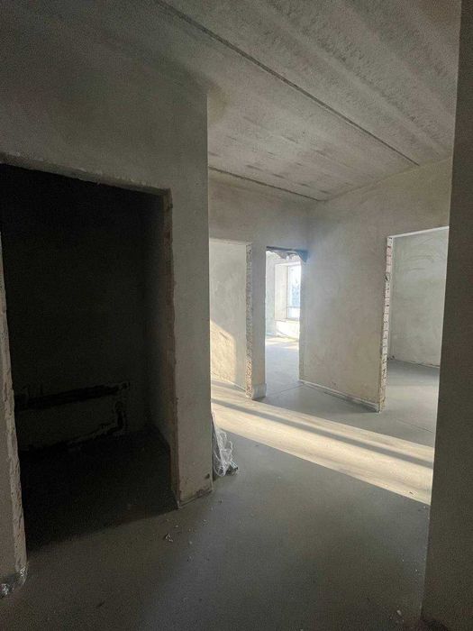 Велика 3к квартира з частковим ремонтом Будинок введено в експлуатацію