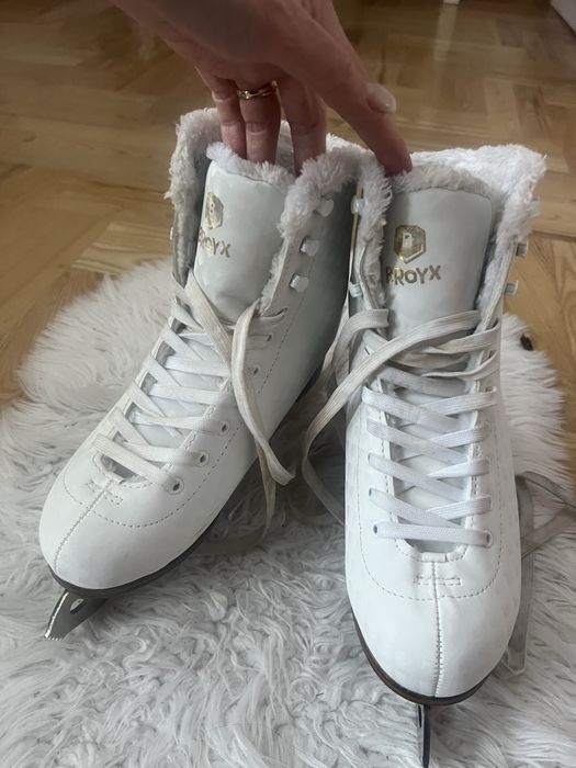 Lyzwy figurowe figurowki  decathlon broyx futerko 39 40 wiazane