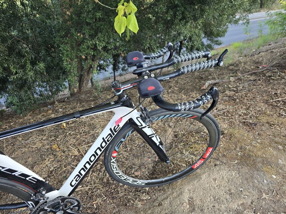 Cannondale de carbono com rodas carbono de tt