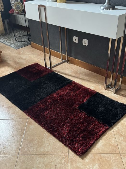 Tapete vermelho e preto