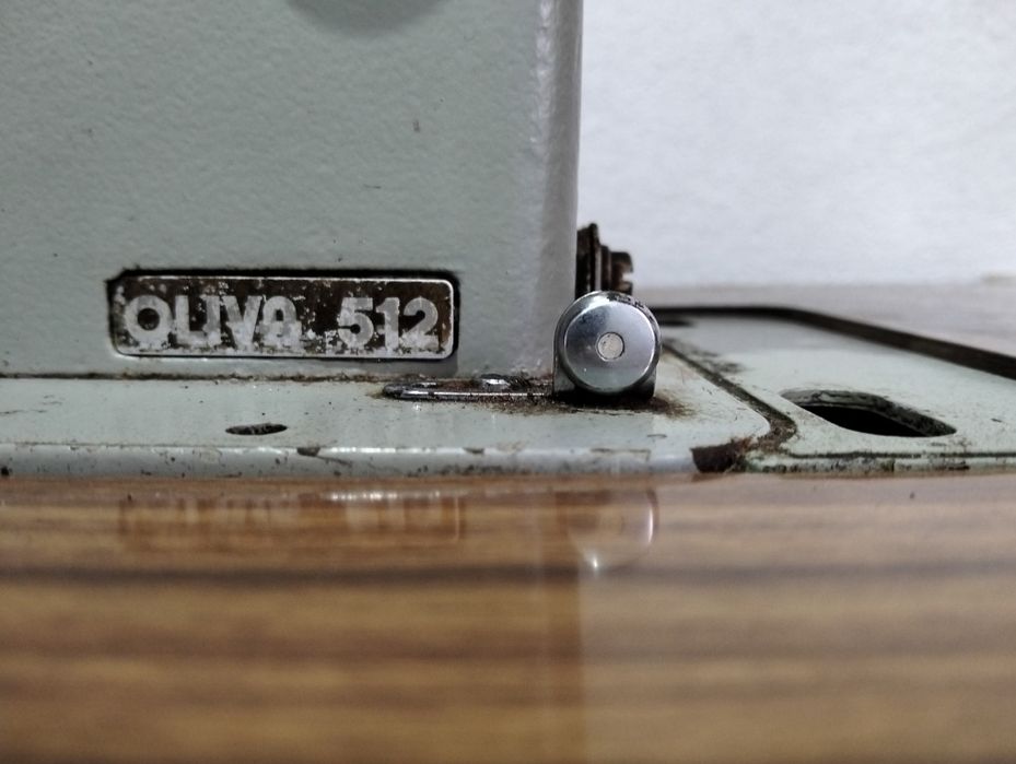 Máquina de costura Oliva 512