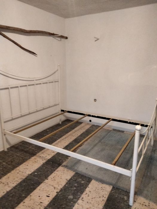 Cama de casal em ferro