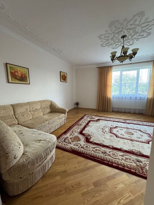 Оренда будинку з паркомісцем