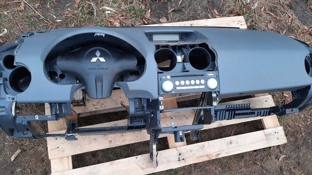konsola deska rozdzielcza Mitsubishi Colt VI z30 kompletna