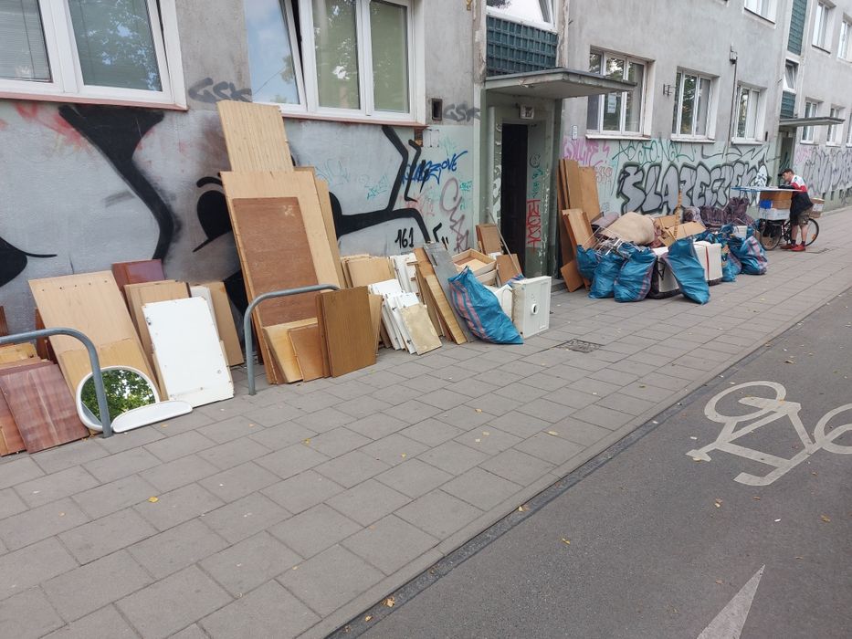 Opróżnianie Mieszkań Domów Strychów Piwnic Garaży,Wywóz Gratów Mebli