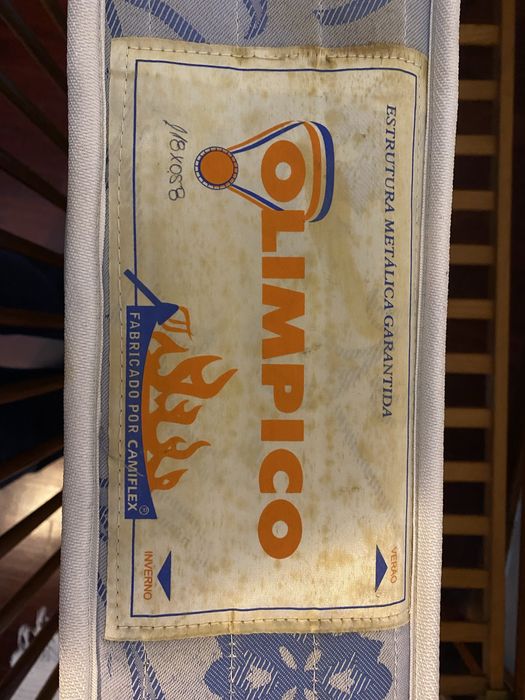 Cama de grades com colchão da marca PAUMA