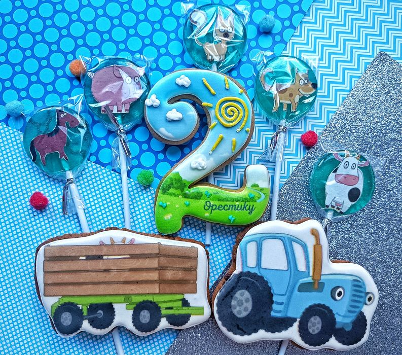 Пряники Синій трактор, топер в торт,синий трактор