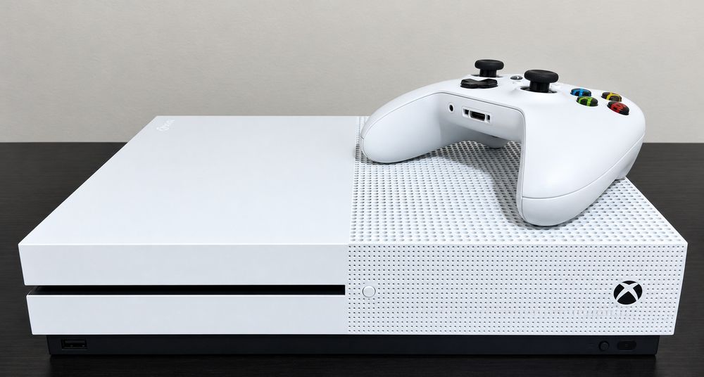 Xbox One S  1TB .