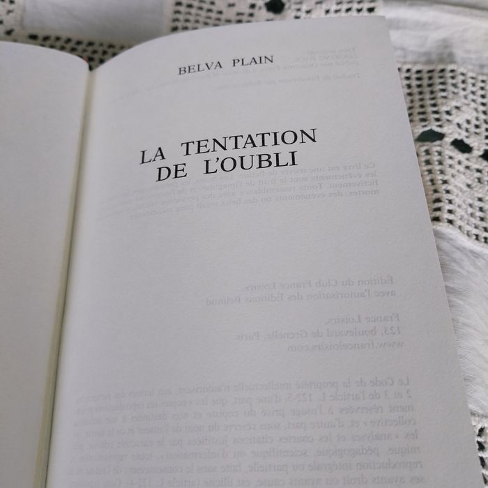 La tentation de l'oubli. Portes incluídos.