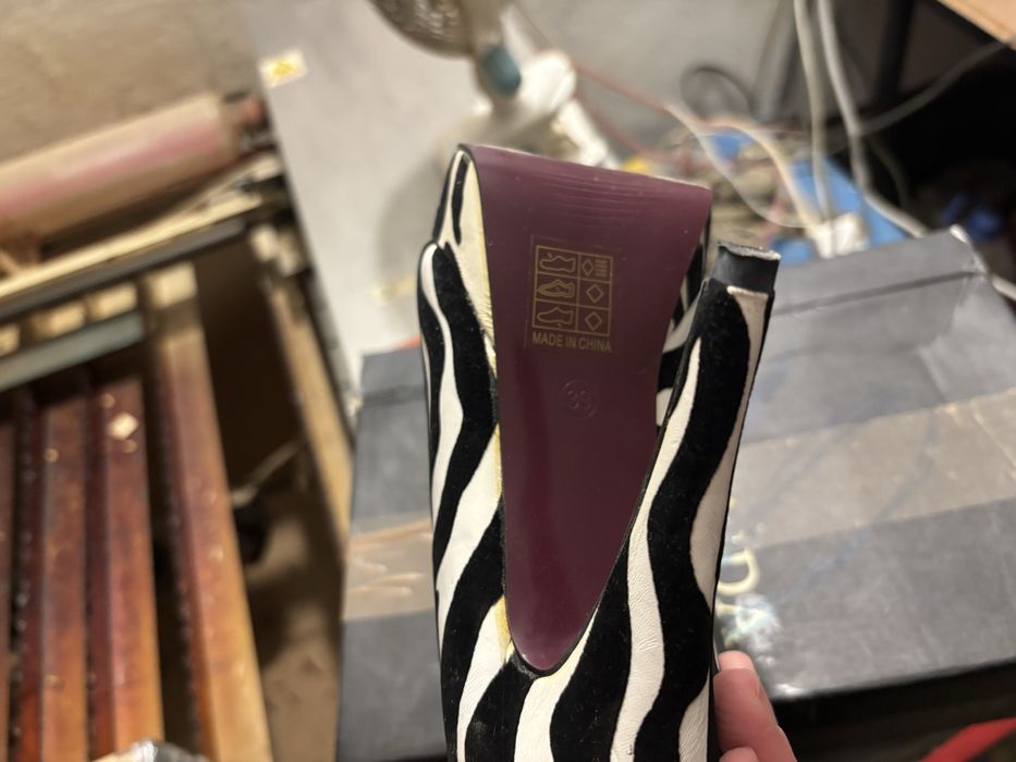 Туфлі зебра 39 розмір