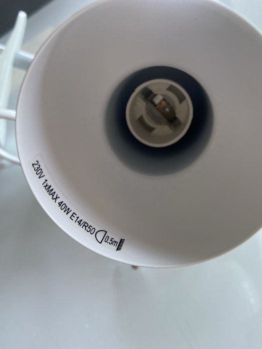 Candeeiro de mesa com braço flexivel da marca Massive