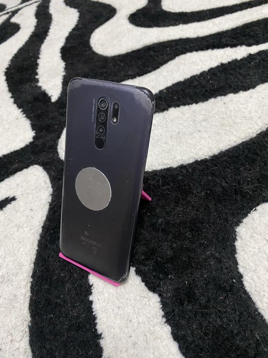 Продам смартфон Xiaomi Redmi 9 у гарному стані!