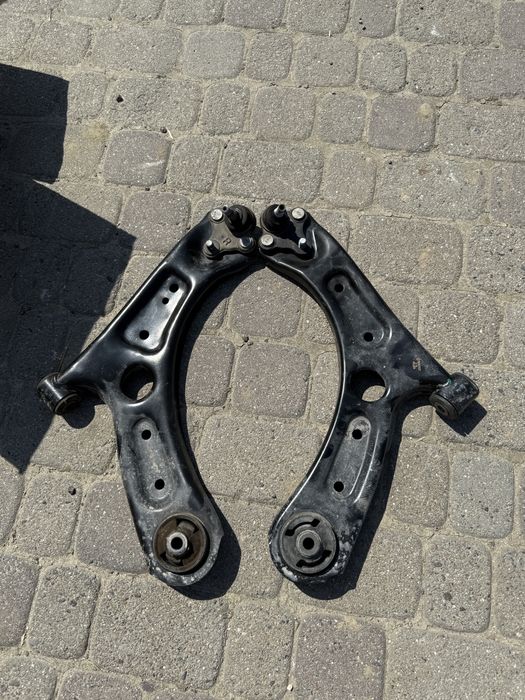 Важіль підвіски передній правий/лівий Hyundai Kona 2018