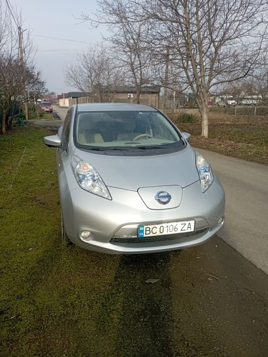 Продам Nissan leaf в гарному стані 30 кВ.