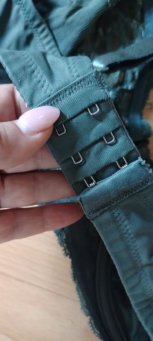 Ładny Duży Biustonosz TRIUMPH koronkowy na fiszbinach miękki D 90