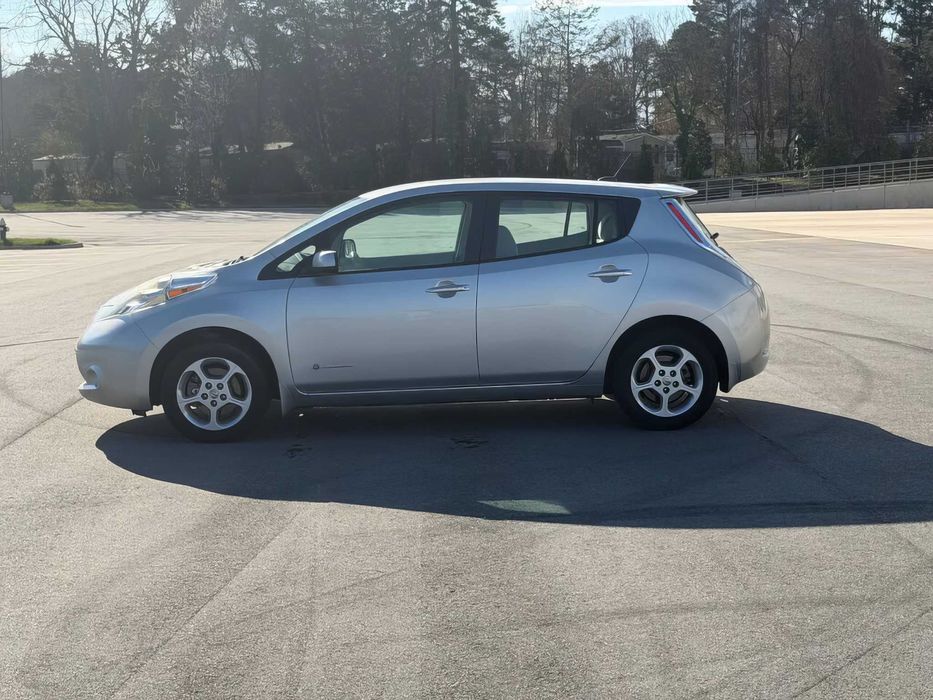 Nissan LEAF SV      2015
