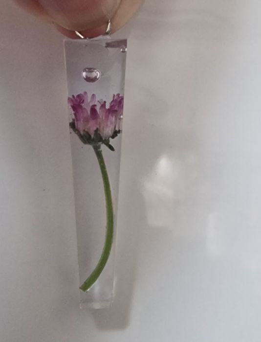 Colares artesanais  em resina e flores naturais