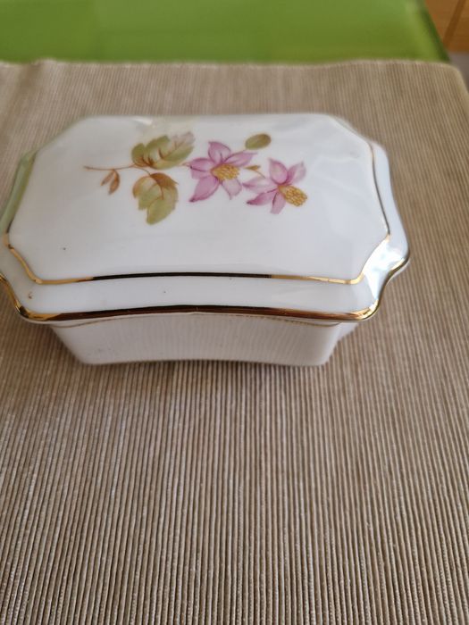 Guarda jóias. Porcelana. Candal