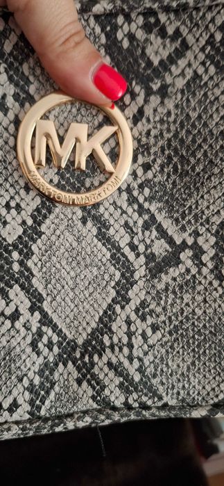 Bolsa com padrão cobra