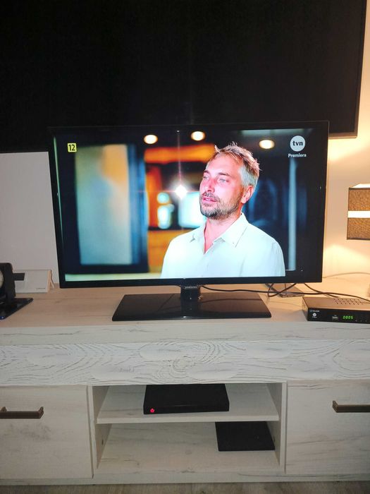 Telewizor Samsung 32 cale z dekoderem telewizji naziemnej