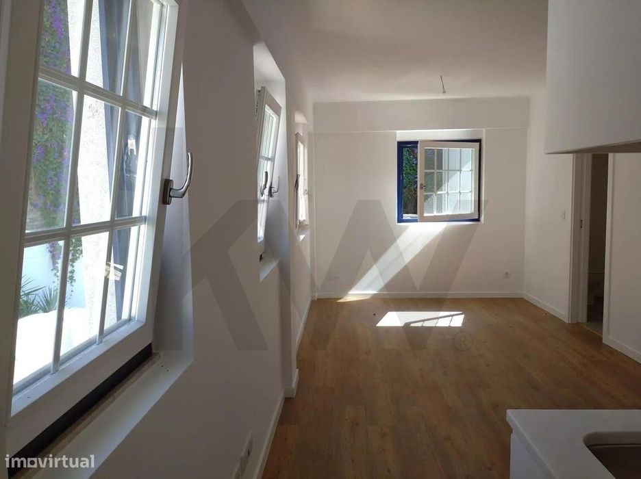 Apartamento T0 remodelado no Condomínio Pátio das Padeiras - Estrela