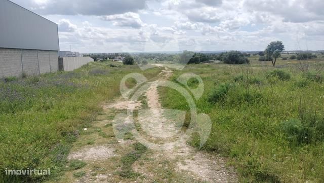 Terreno na zona industrial com 6000 m2 — Reguengos de Monsaraz, Évora