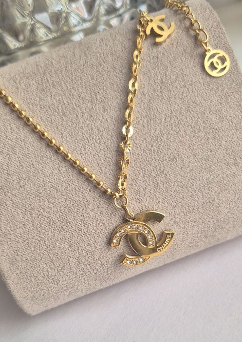 Niepowtarzalny łańcuszek, kryształki, napis Cudo