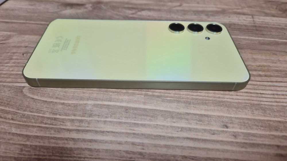 Смартфон Samsung Galaxy A55 8/128Gb Awesome Lemon