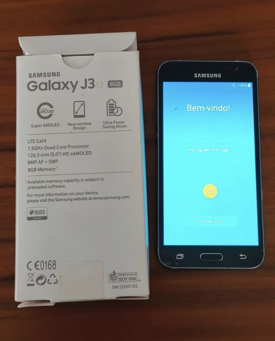 Samsung J3 2016 8gb desbloqueado, com o écran partido, mas ainda funcional. A traseira está em bom estado.