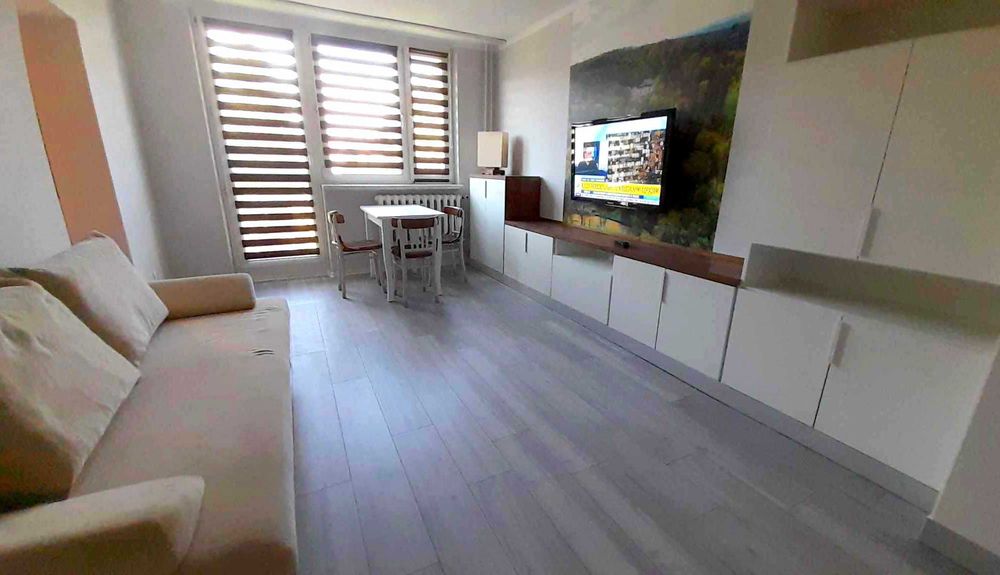 Słoneczne jednopokojowe 28 m² po generalnym remoncie, piwnica