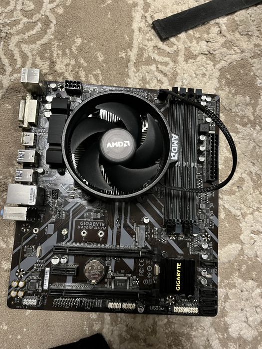Материнська плата Gigabyte b450m ds3h