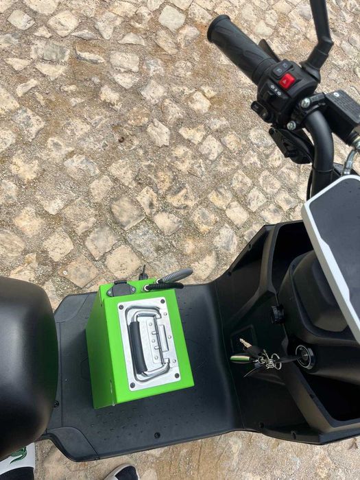 Scooter Elétrica KING K50 – Comprada em Agosto – como nova- Bateria Amovível + Mala