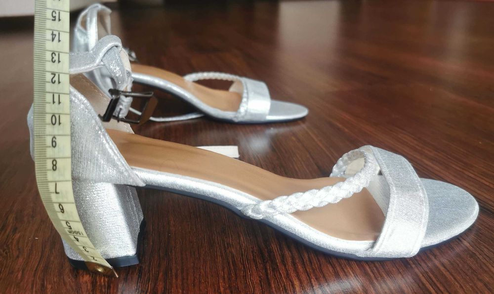 Sandałki damskie na obcasie