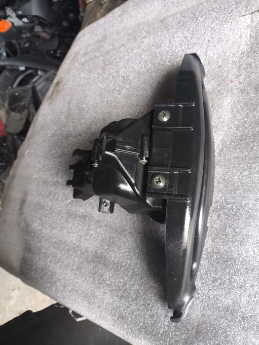 Aprilia rs 125 stelaż czaszy zegarów licznika