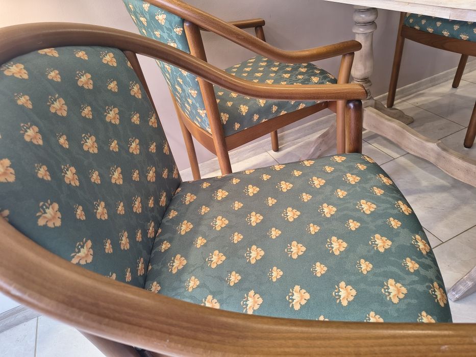 Продам дерев'яні стільці в ідеалі