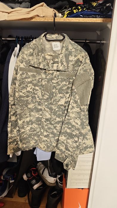 czapka i bluza Army Combat Uniform (ACU) w kamuflażu UCP