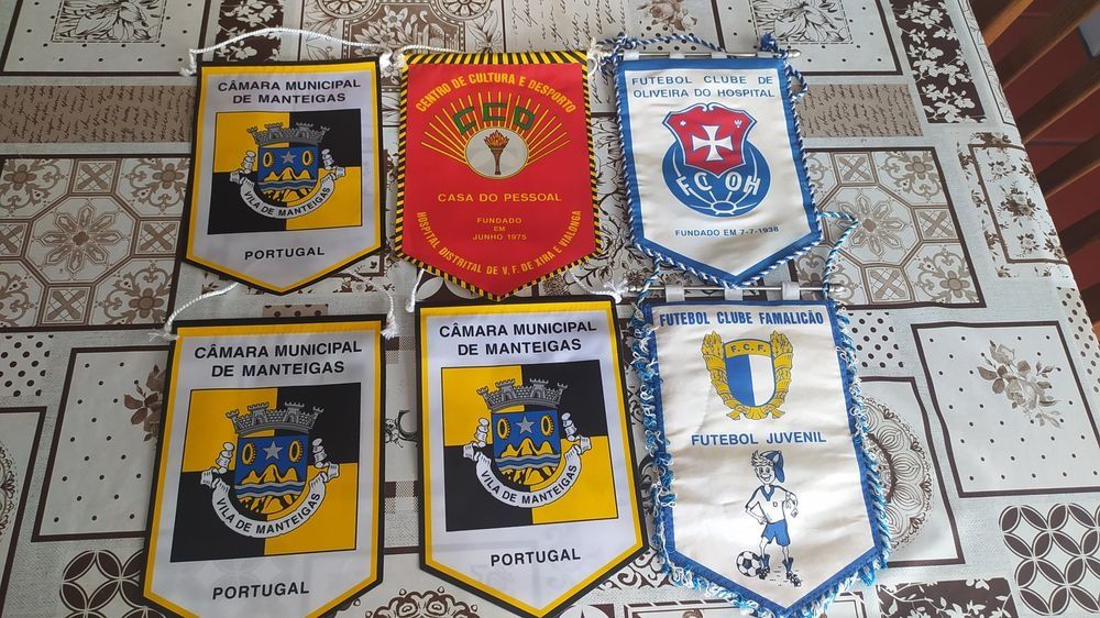 Selos, isqueiros, porta chaves, relógios, galhardetes e livros faturas