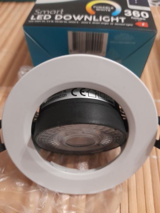 Oprawa ustawna z żarówką Led Gu10 biała