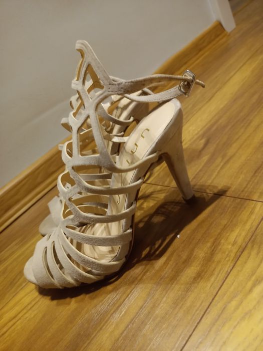 Buty sandały unisa nowe 37 beżowe skórzane
