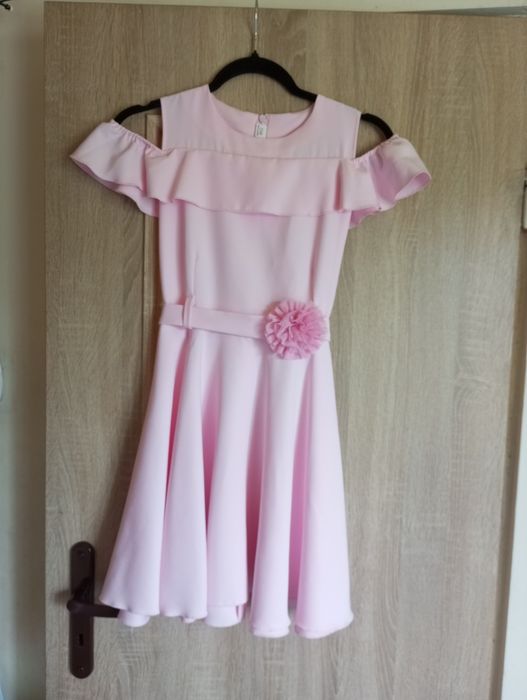 Piękna sukienka w pastelowo-różowym kolorze r.146/152