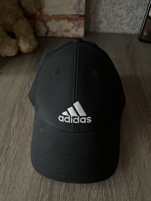 Чорна кепка Adidas