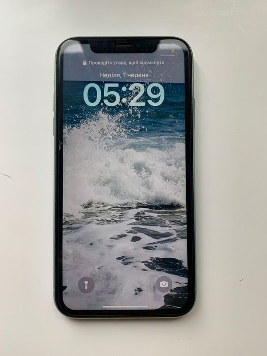 Телефон iPhone 11