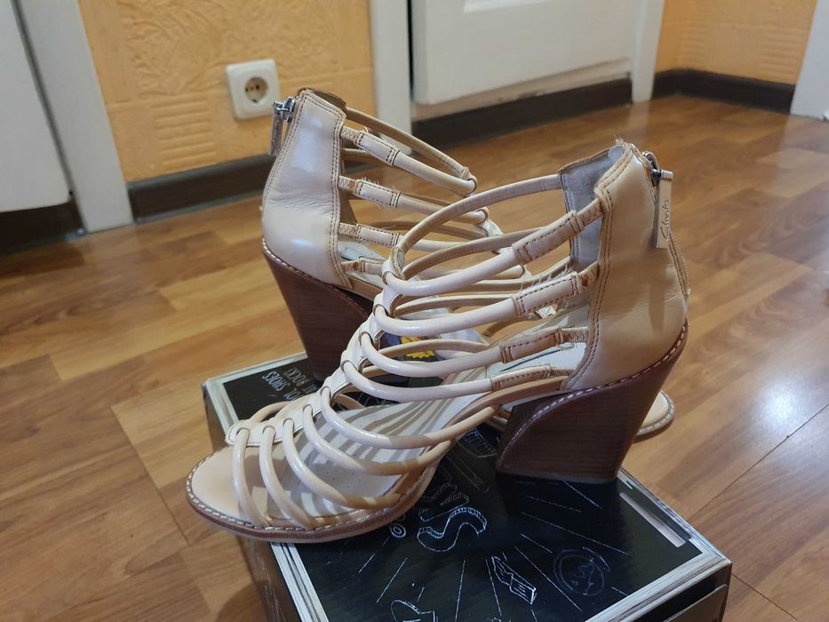 Очень нежные босоножки Clark's